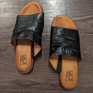 Miz Mooz Black Delilah slide